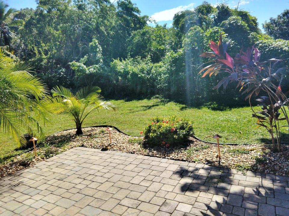 待售: $223,000 (2 贝兹, 1 浴室, 989 平方英尺)