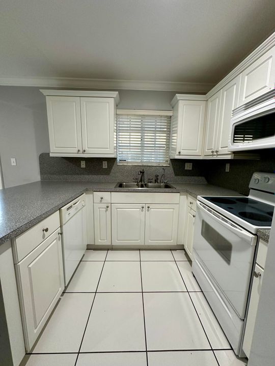 For Sale: $430,000 (3 beds, 2 baths, 1188 Square Feet)