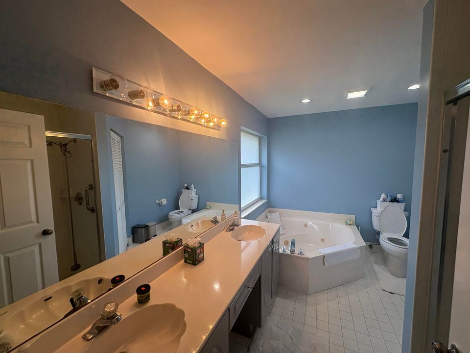 For Rent: $4,300 (2 beds, 2 baths, 1722 Square Feet)