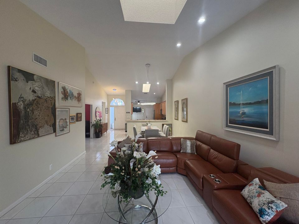 For Rent: $4,300 (2 beds, 2 baths, 1722 Square Feet)