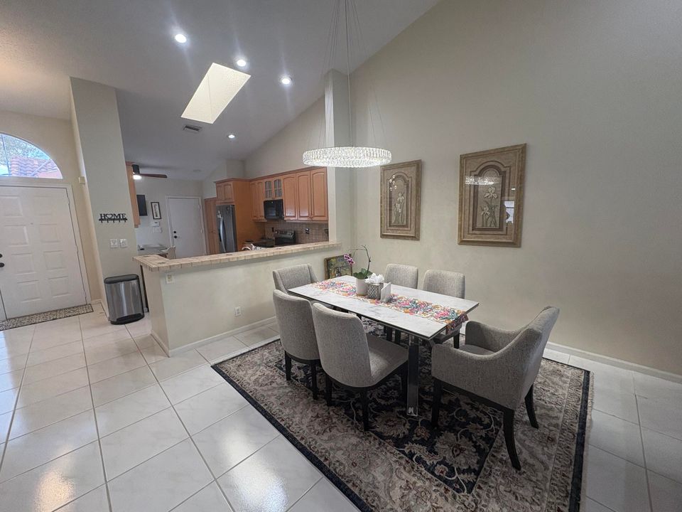 For Rent: $4,300 (2 beds, 2 baths, 1722 Square Feet)