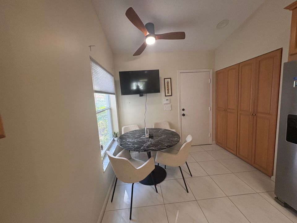 For Rent: $4,300 (2 beds, 2 baths, 1722 Square Feet)