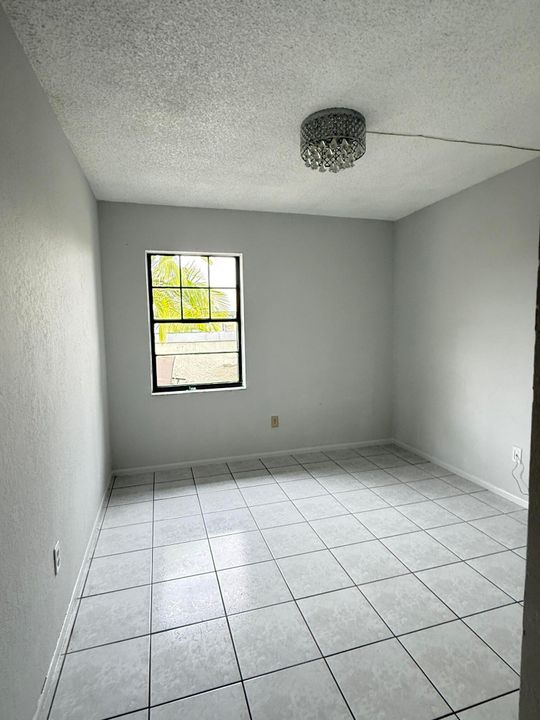 На продажу: $215,000 (2 спален, 1 ванн, 908 Квадратных фут)