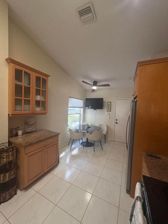 For Rent: $4,300 (2 beds, 2 baths, 1722 Square Feet)