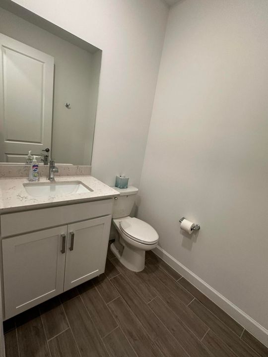 出租: $4,500 (4 贝兹, 2 浴室, 3065 平方英尺)