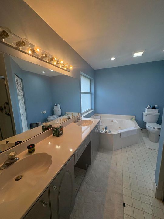 For Rent: $4,300 (2 beds, 2 baths, 1722 Square Feet)