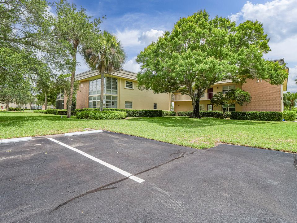 For Sale: $120,000 (1 beds, 1 baths, 750 Square Feet)