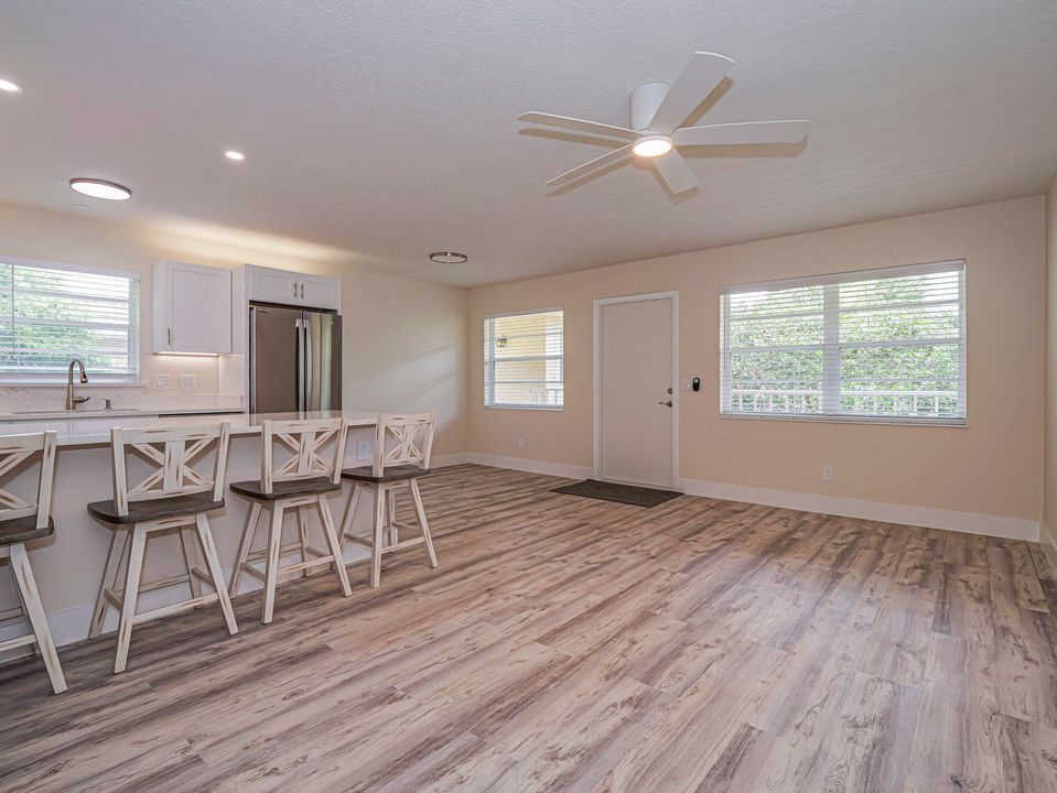 For Sale: $120,000 (1 beds, 1 baths, 750 Square Feet)