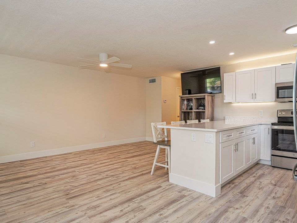 For Sale: $120,000 (1 beds, 1 baths, 750 Square Feet)