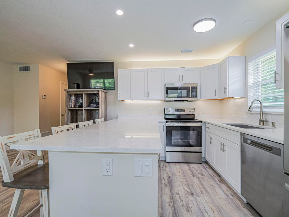 For Sale: $120,000 (1 beds, 1 baths, 750 Square Feet)