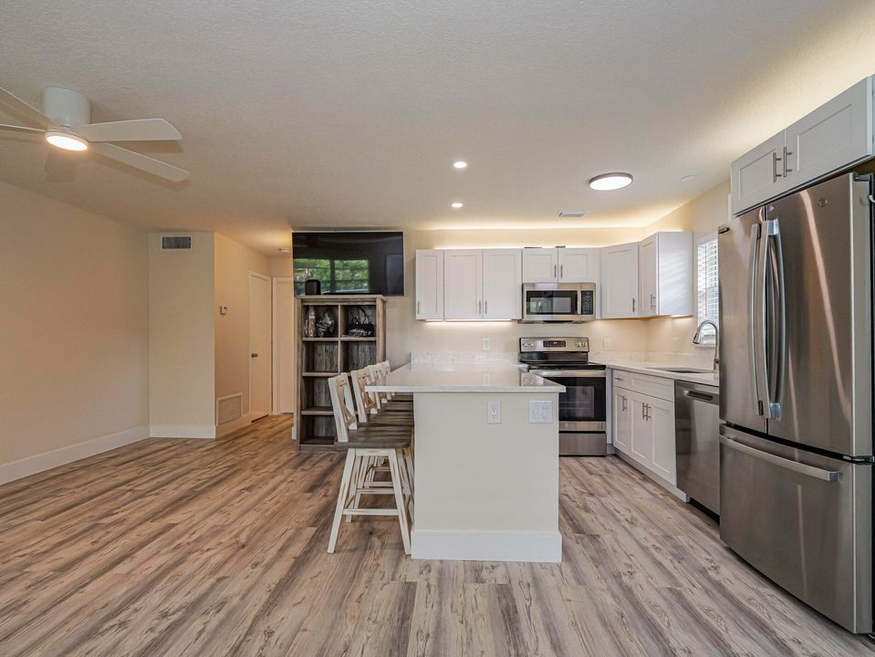 For Sale: $120,000 (1 beds, 1 baths, 750 Square Feet)