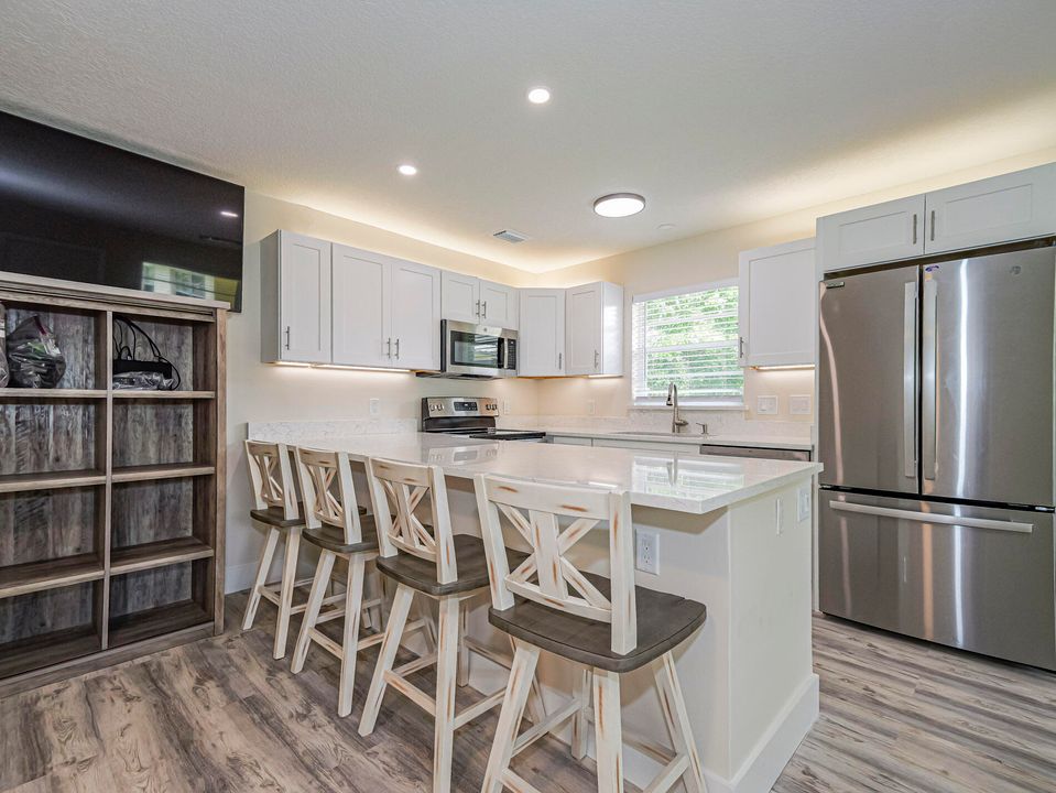 For Sale: $120,000 (1 beds, 1 baths, 750 Square Feet)