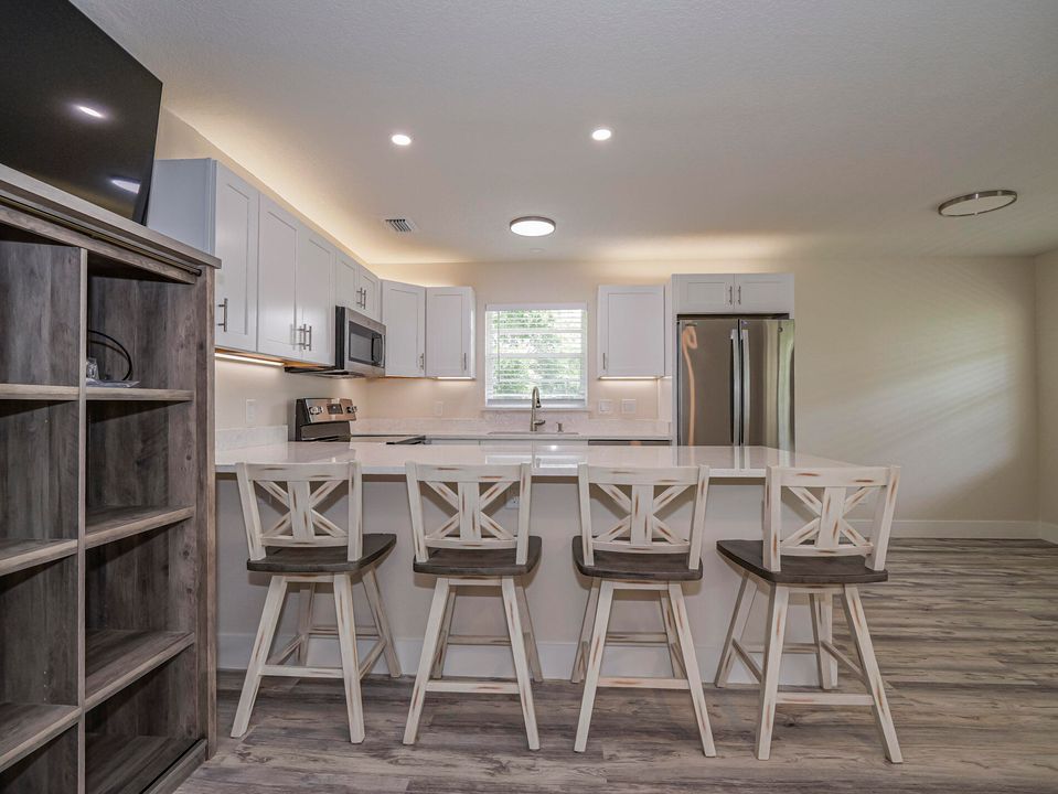 For Sale: $120,000 (1 beds, 1 baths, 750 Square Feet)