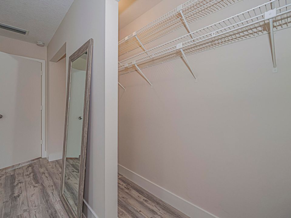 For Sale: $120,000 (1 beds, 1 baths, 750 Square Feet)