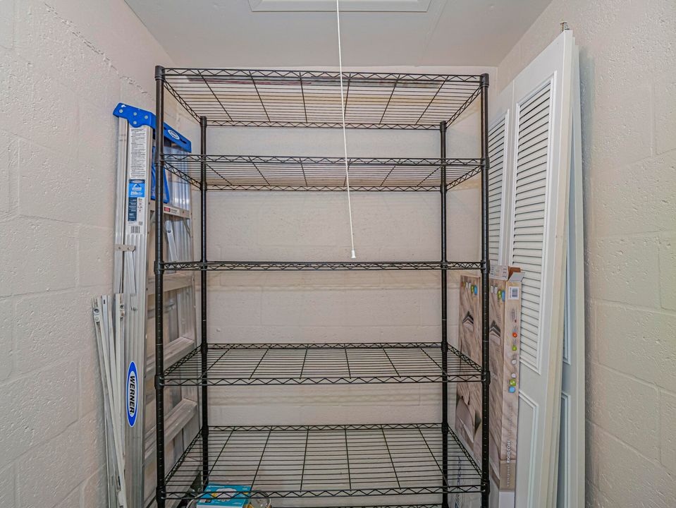 For Sale: $120,000 (1 beds, 1 baths, 750 Square Feet)