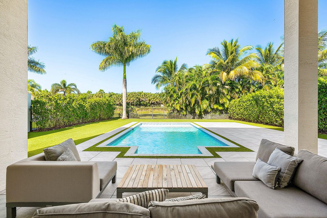 For Sale: $3,499,000 (5 beds, 6 baths, 5332 Square Feet)