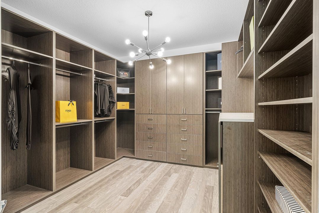 For Sale: $3,499,000 (5 beds, 6 baths, 5332 Square Feet)