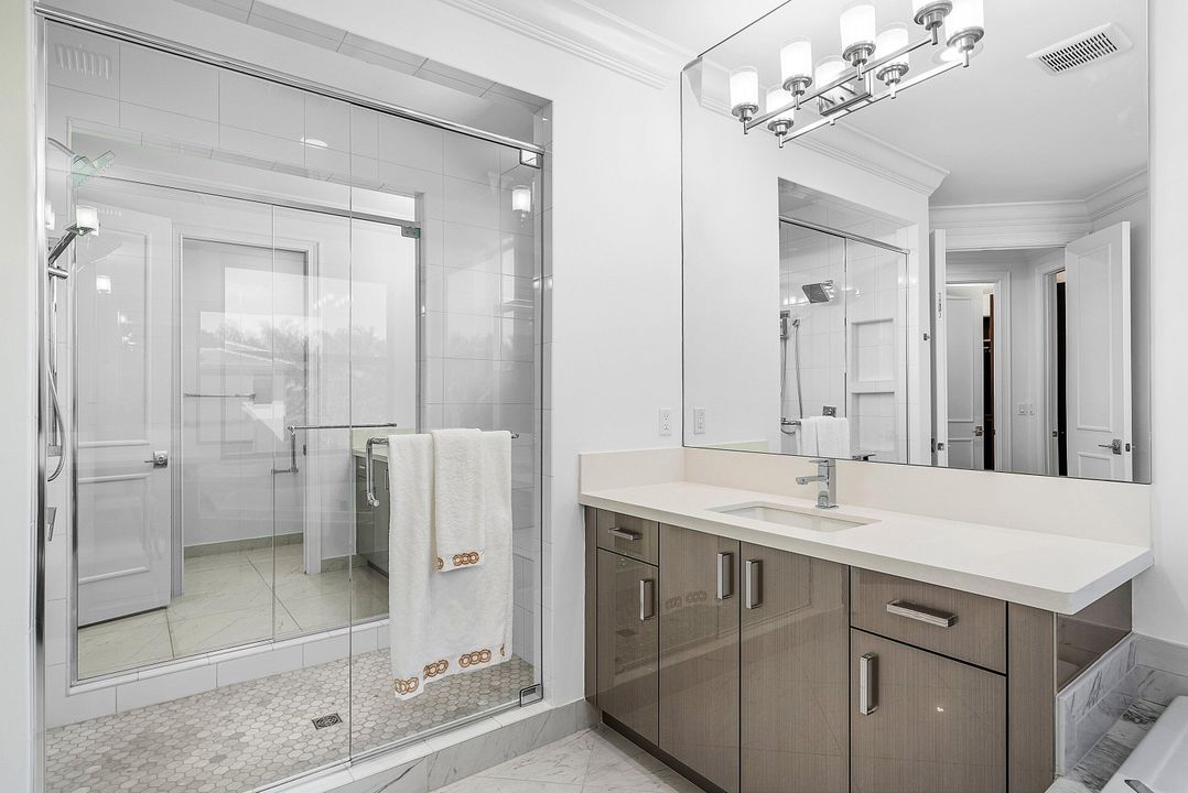 For Sale: $3,499,000 (5 beds, 6 baths, 5332 Square Feet)