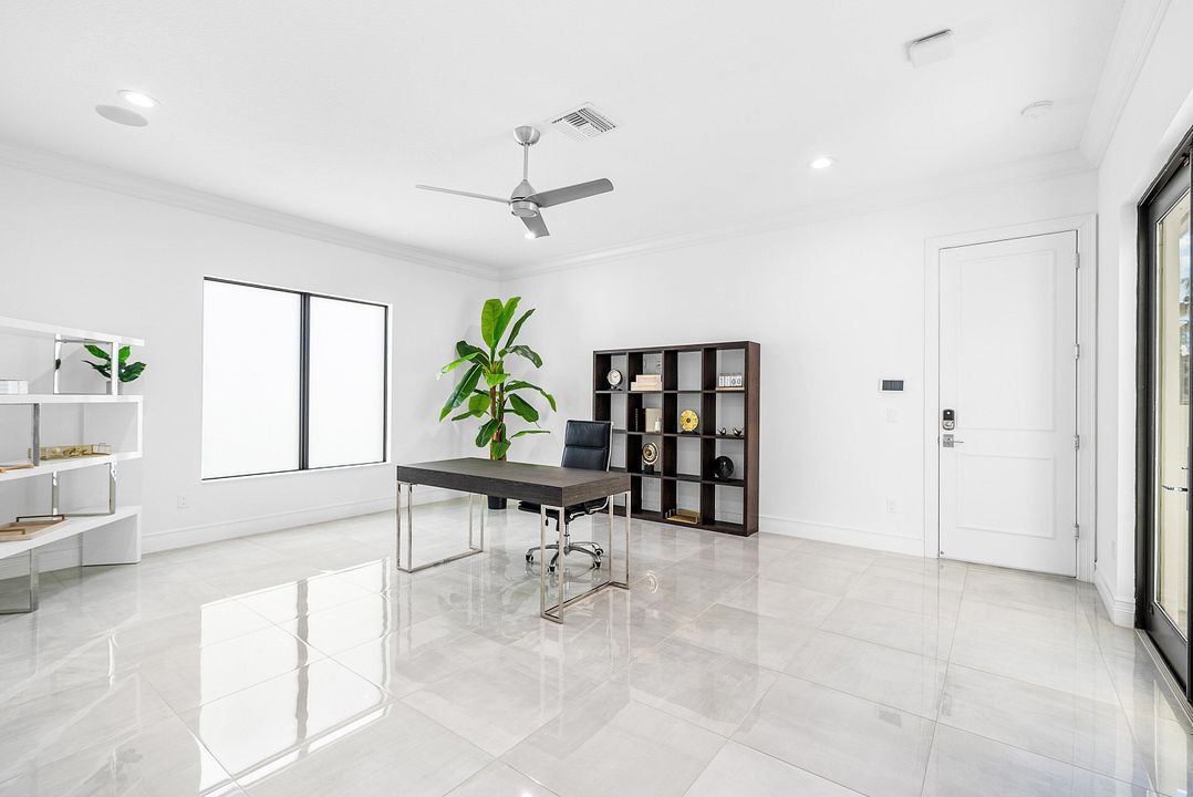 For Sale: $3,499,000 (5 beds, 6 baths, 5332 Square Feet)