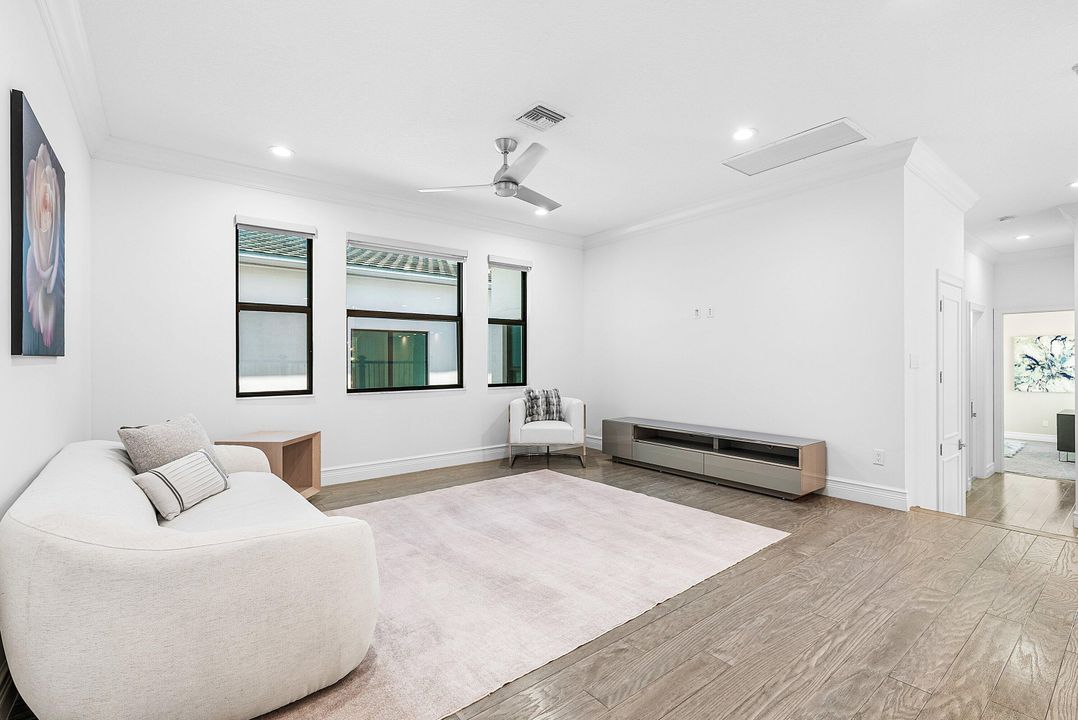 For Sale: $3,499,000 (5 beds, 6 baths, 5332 Square Feet)