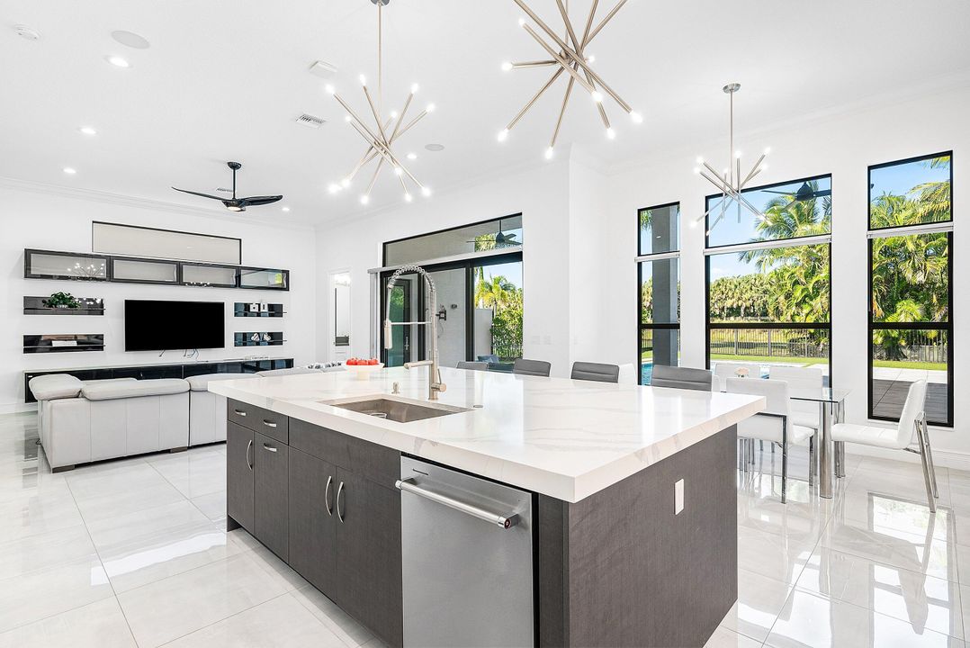 For Sale: $3,499,000 (5 beds, 6 baths, 5332 Square Feet)