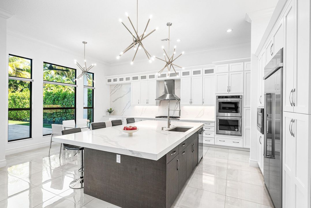 For Sale: $3,499,000 (5 beds, 6 baths, 5332 Square Feet)