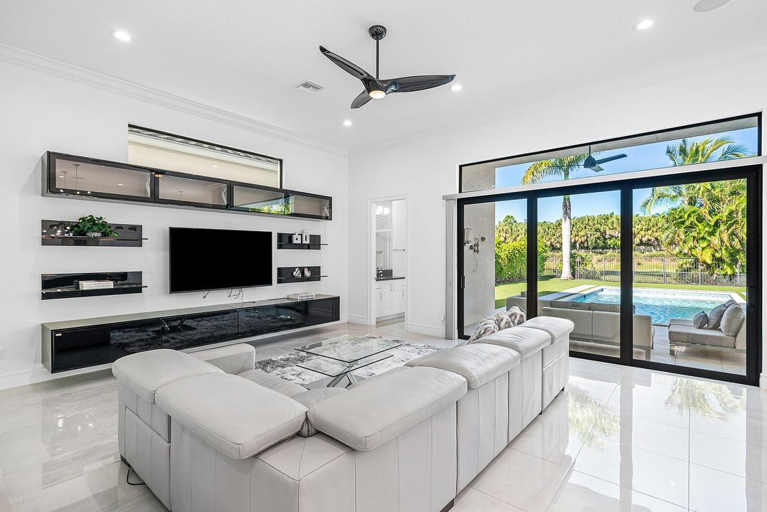 For Sale: $3,499,000 (5 beds, 6 baths, 5332 Square Feet)