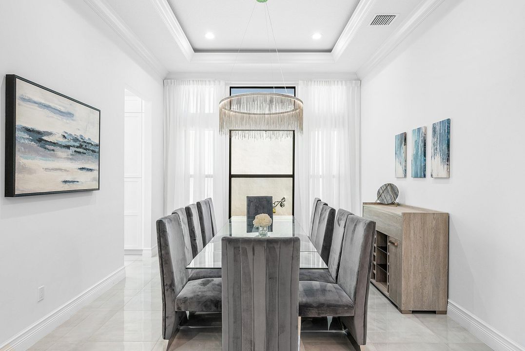 For Sale: $3,499,000 (5 beds, 6 baths, 5332 Square Feet)