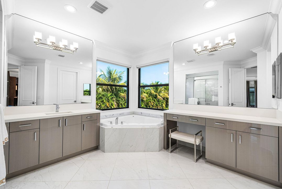 For Sale: $3,499,000 (5 beds, 6 baths, 5332 Square Feet)