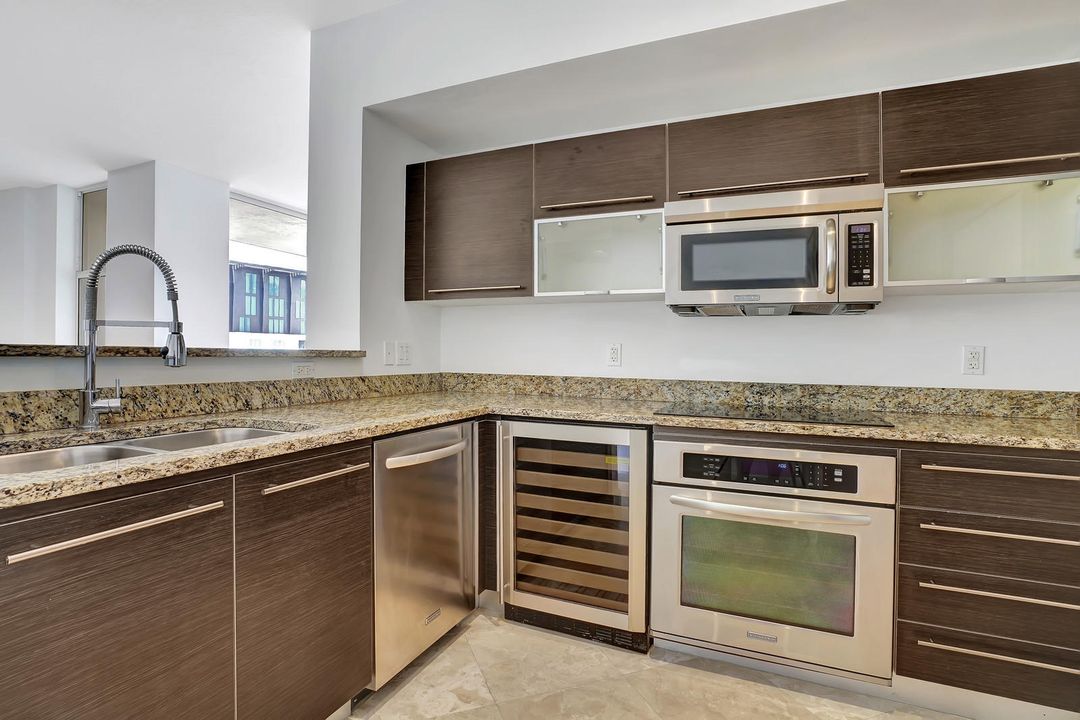 出租: $5,500 (2 贝兹, 2 浴室, 1582 平方英尺)