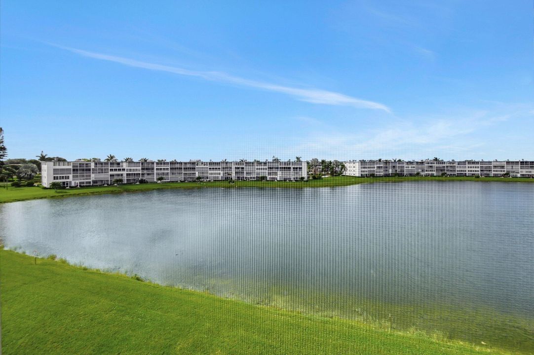 For Sale: $179,999 (2 beds, 1 baths, 861 Square Feet)