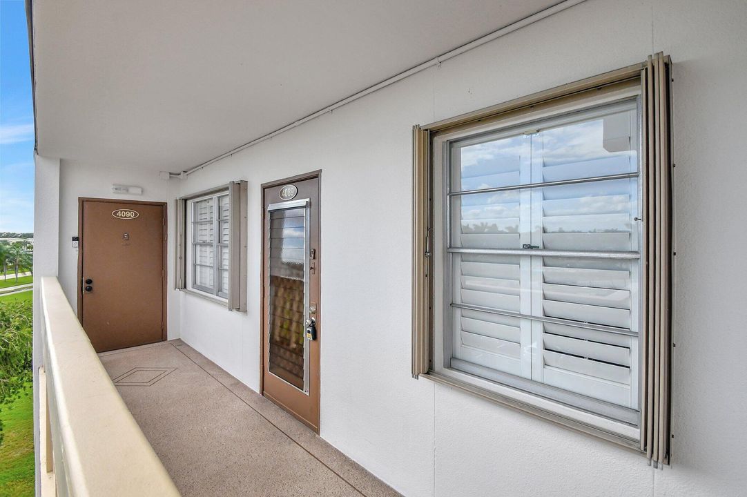 For Sale: $179,999 (2 beds, 1 baths, 861 Square Feet)