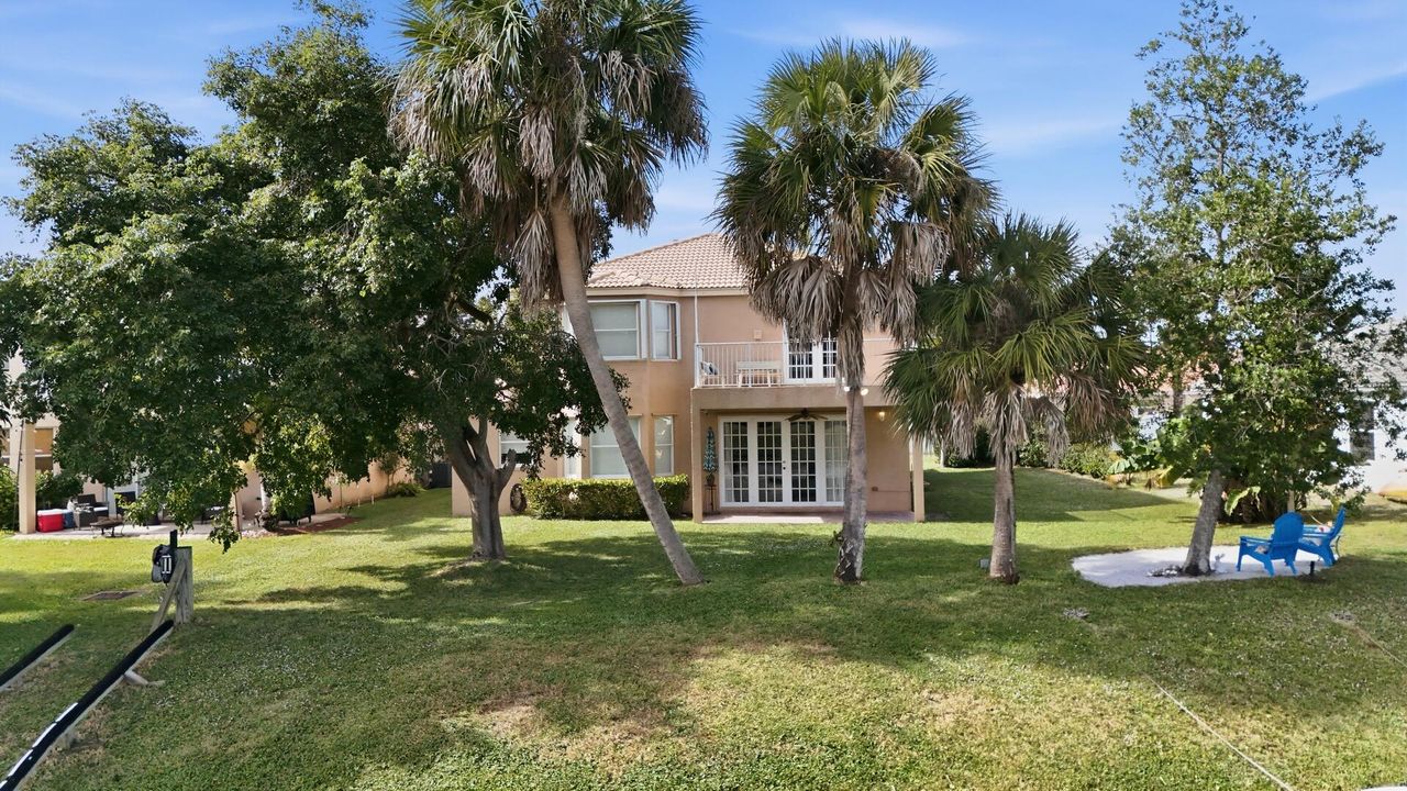 For Sale: $650,000 (5 beds, 2 baths, 2778 Square Feet)