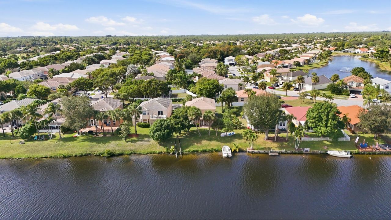 For Sale: $650,000 (5 beds, 2 baths, 2778 Square Feet)