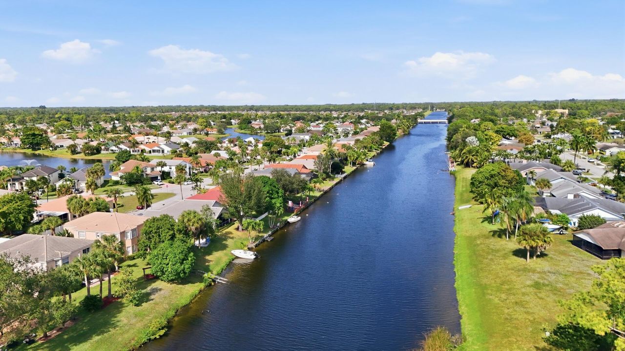 For Sale: $650,000 (5 beds, 2 baths, 2778 Square Feet)