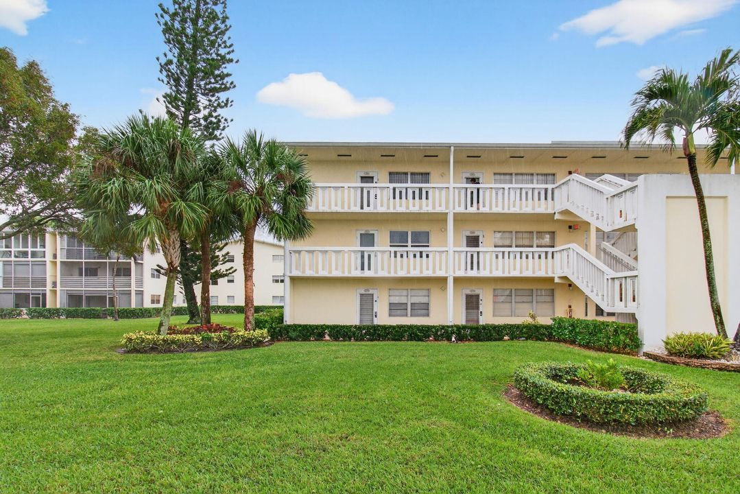 待售: $99,000 (2 贝兹, 1 浴室, 840 平方英尺)