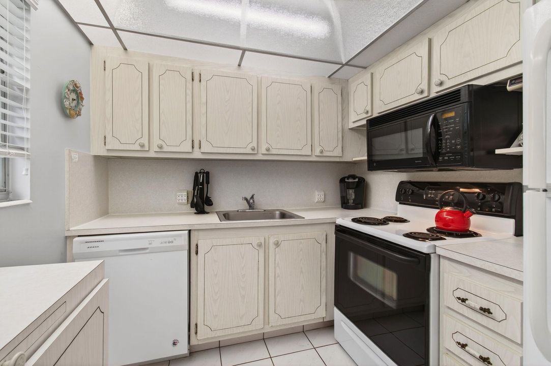 待售: $99,000 (2 贝兹, 1 浴室, 840 平方英尺)