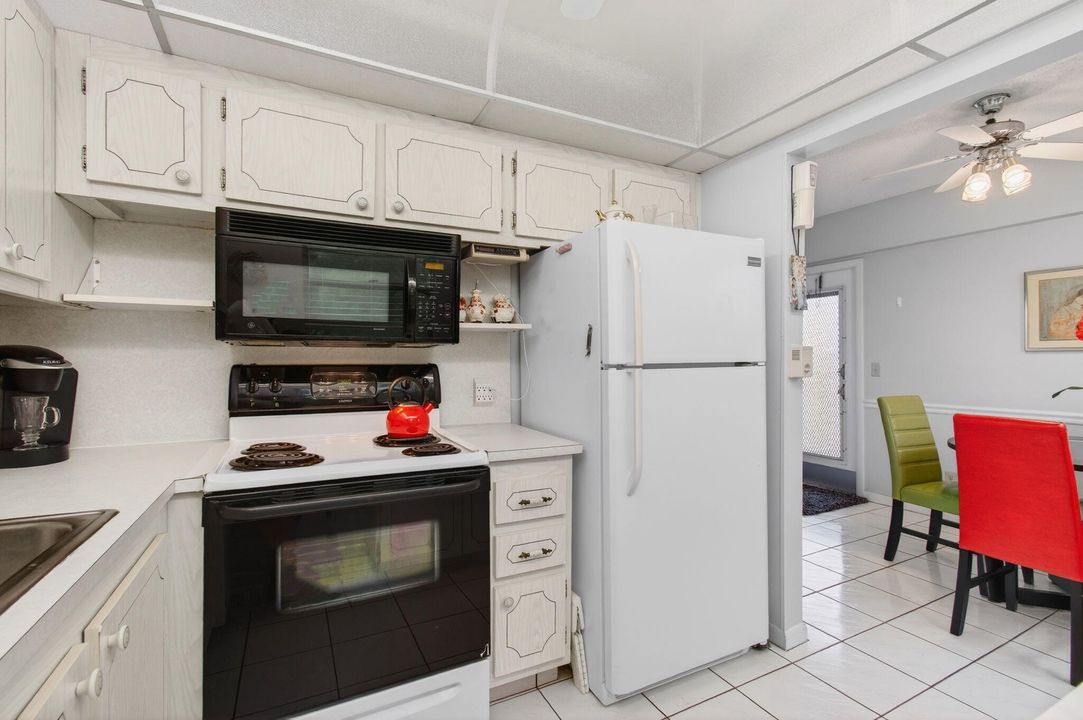 待售: $99,000 (2 贝兹, 1 浴室, 840 平方英尺)