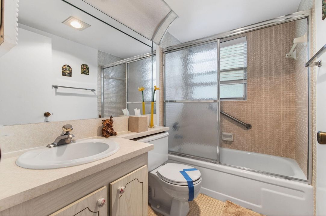 待售: $99,000 (2 贝兹, 1 浴室, 840 平方英尺)