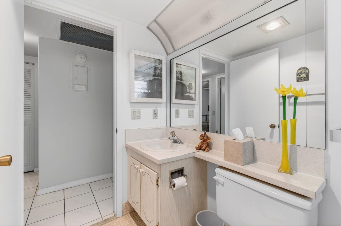 待售: $99,000 (2 贝兹, 1 浴室, 840 平方英尺)