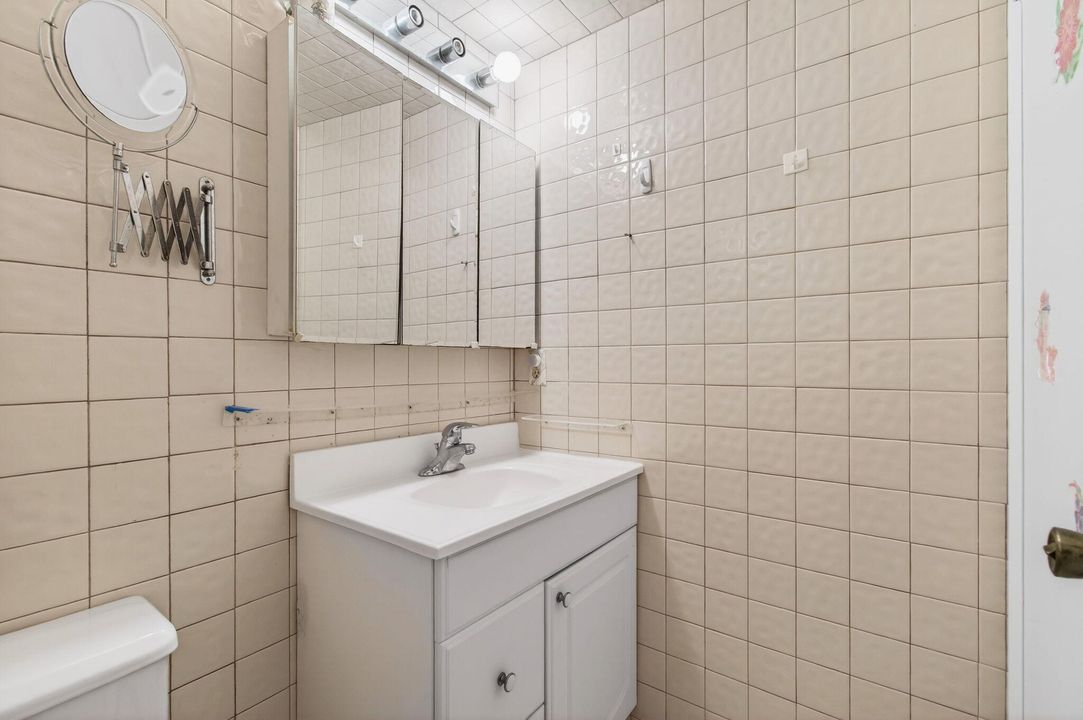 待售: $99,000 (2 贝兹, 1 浴室, 840 平方英尺)