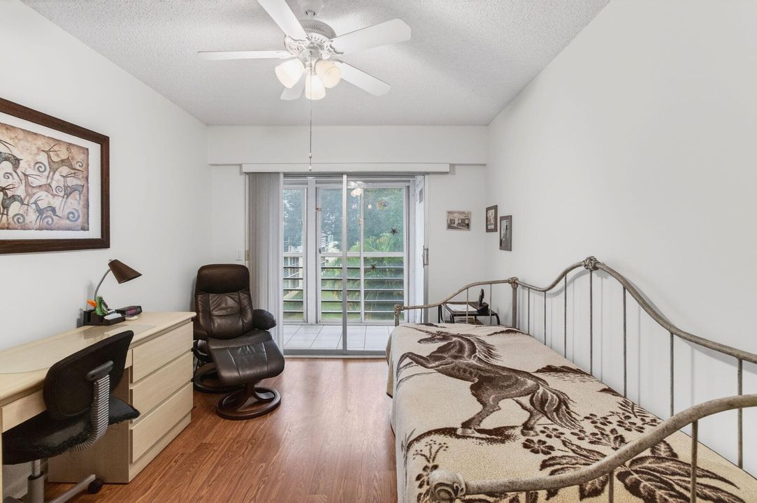 待售: $99,000 (2 贝兹, 1 浴室, 840 平方英尺)