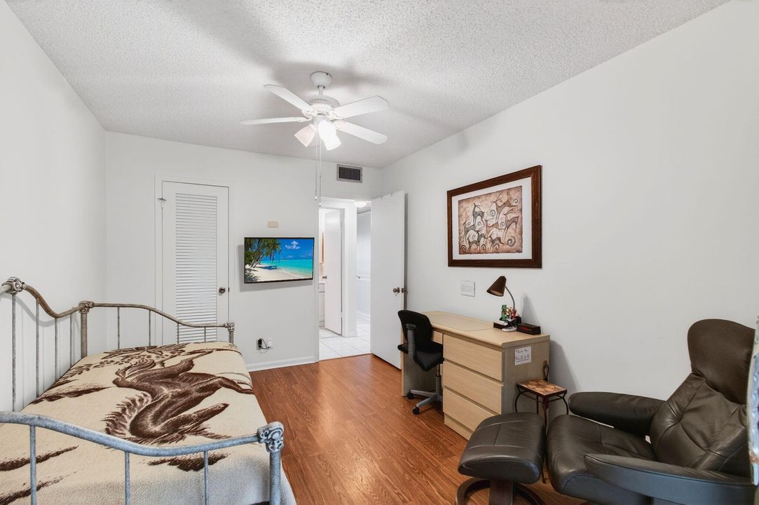 待售: $99,000 (2 贝兹, 1 浴室, 840 平方英尺)