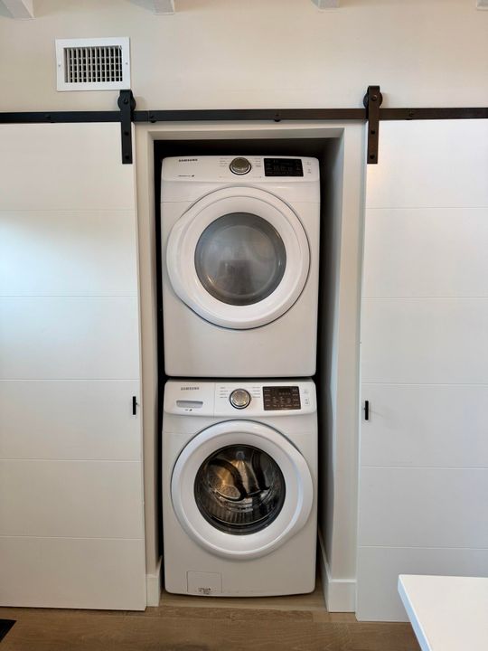 待售: $529,000 (2 贝兹, 2 浴室, 990 平方英尺)