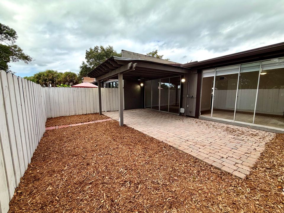 待售: $529,000 (2 贝兹, 2 浴室, 990 平方英尺)