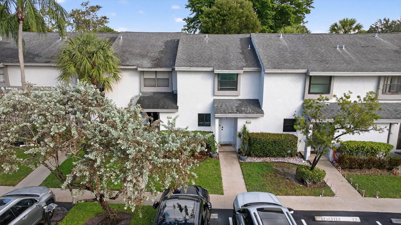 For Sale: $280,000 (2 beds, 1 baths, 1060 Square Feet)