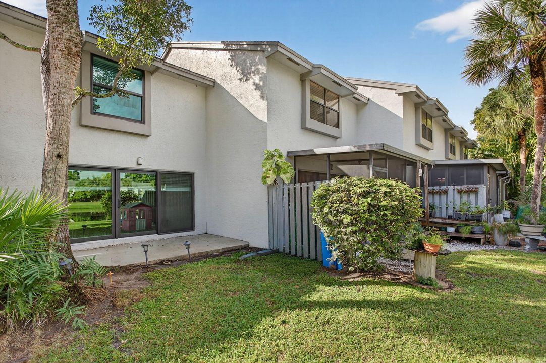 For Sale: $280,000 (2 beds, 1 baths, 1060 Square Feet)