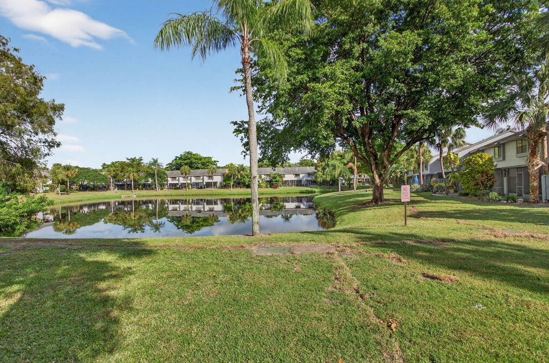 For Sale: $280,000 (2 beds, 1 baths, 1060 Square Feet)