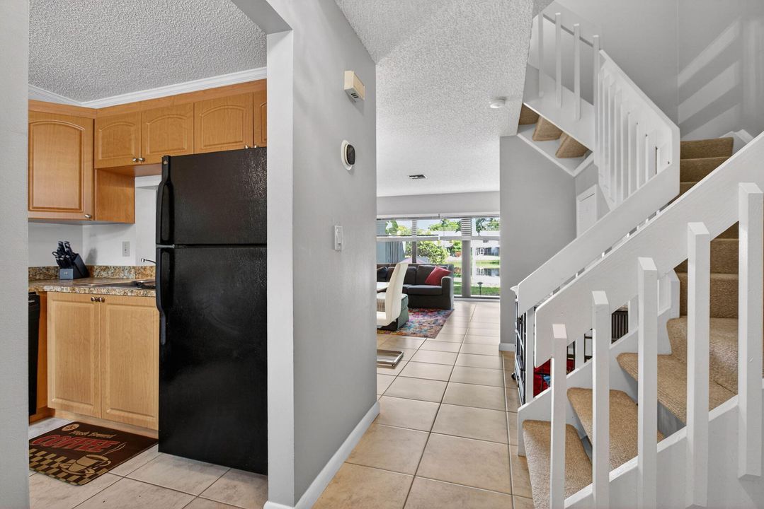 For Sale: $280,000 (2 beds, 1 baths, 1060 Square Feet)