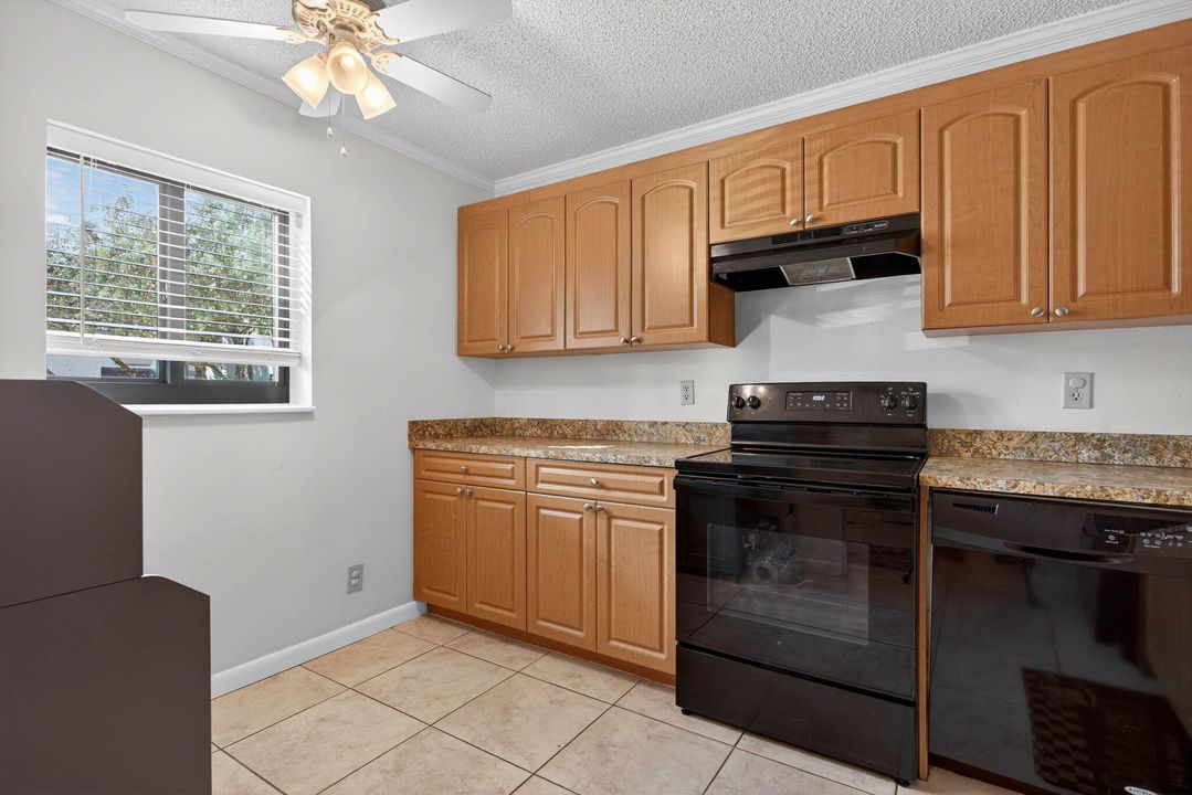 For Sale: $280,000 (2 beds, 1 baths, 1060 Square Feet)
